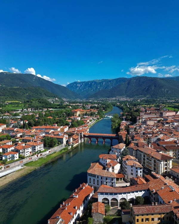 Bassano del Grappa, arte sin dall'antichità. Dario Canil e il Centro Olistico Tolteca presentano corsi e seminari Reiki a Dolo (Venezia), vicino a Bassano del Grappa, in Veneto.