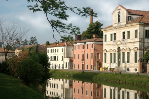 Dario Canil e il Centro Olistico Tolteca presentano corsi e seminari Reiki a Dolo (Venezia), vicino a Mira, in Veneto.
