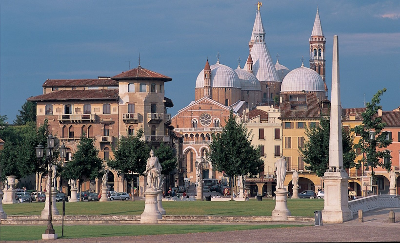 Reiki Padova: la Basilica del Santo, a venti minuti da Dolo, sede dei seminari e corsi di Reiki di Dario Canil.
