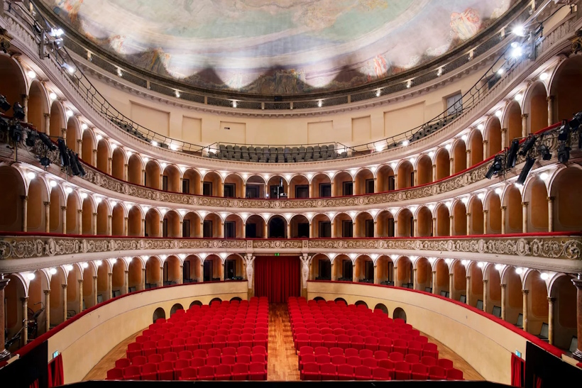 Padova, Teatro Verdi. Seminari e corsi Reiki vicino Padova a Dolo Venezia.