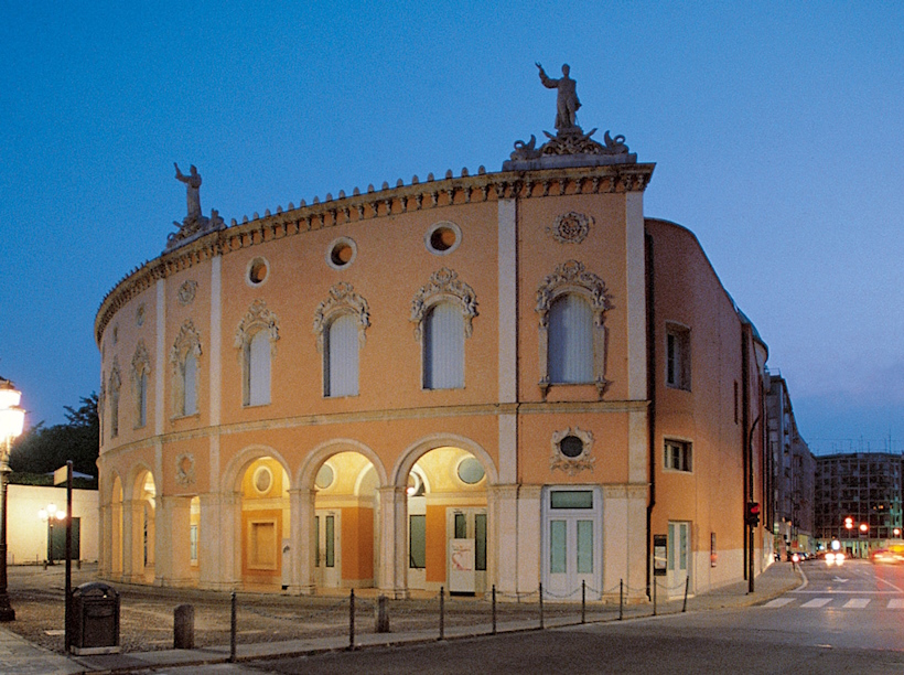 Teatro Verdi di Padova. Reiki, meditazione e crescita personale vicino Padova.