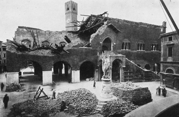 Palazzo dei Trecento a Treviso. Dario Canil e il Centro Olistico Tolteca presentano corsi e seminari Reiki a Dolo (Venezia), vicino a Treviso, in Veneto.