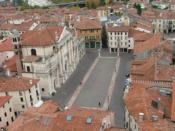 Bassano del Grappa, Basilica Palladiana. A un'ora da Bassano del Grappa corsi e seminari Reiki nel Centro Olistico Tolteca a Dolo (Venezia)