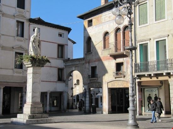 Dario Canil presenta i corsi e i seminari Reiki vicino a Bassano del Grappa, in Veneto.