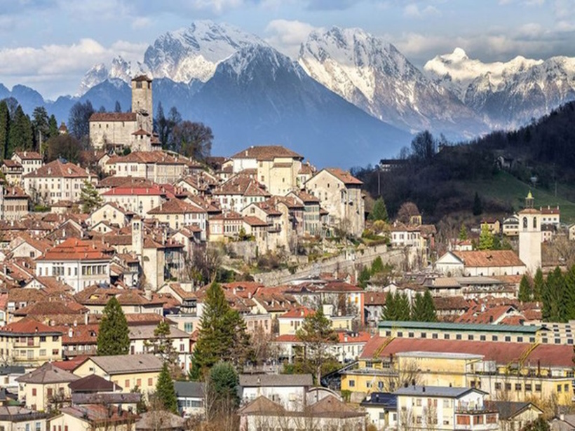 A dolo, a un'ora e un quarto da Belluno, Dario Canil conduce seminari e corsi Reiki