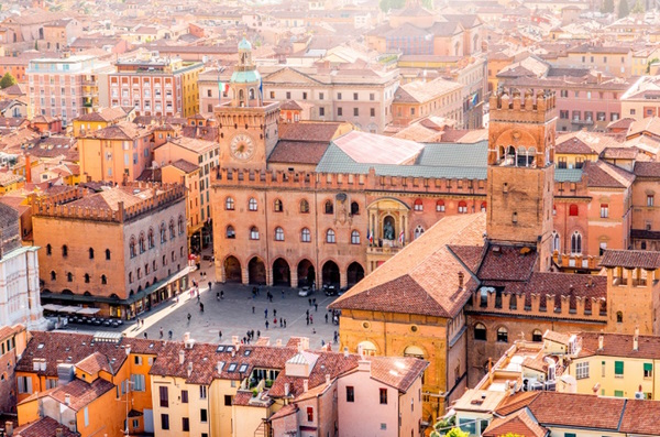 Dario Canil e il Centro Olistico Tolteca presentano corsi e seminari Reiki a Dolo, a un'ora e mezza da Bologna, in Veneto.