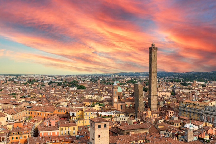 Luoghi memorabili e interessanti di Bologna, raggiungibili da Dolo, sede dei seminari/corsi Reiki del Reiki Master Dario Canil.