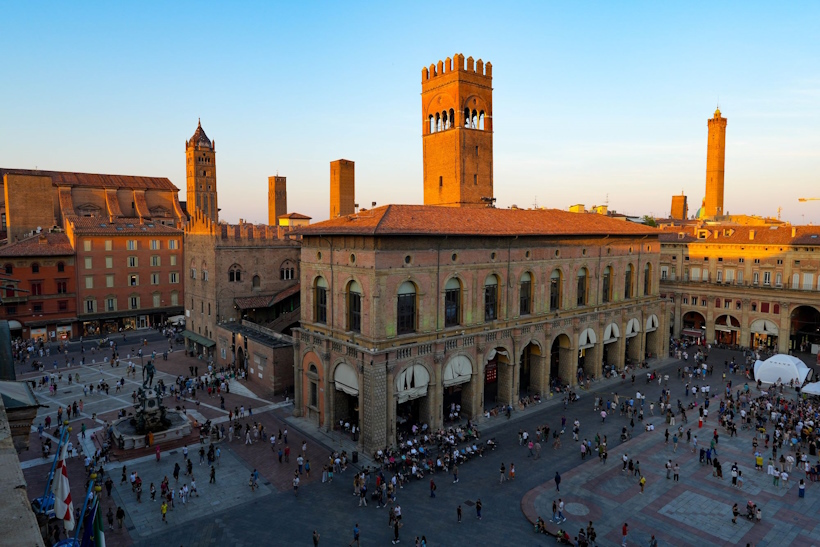 Luoghi memorabili e interessanti di Bologna, raggiungibili da Dolo, sede dei seminari/corsi Reiki del Reiki Master Dario Canil.