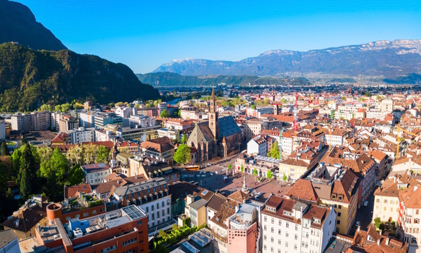 Dario Canil presenta corsi e seminari Reiki vicino a Bolzano, in Veneto.
