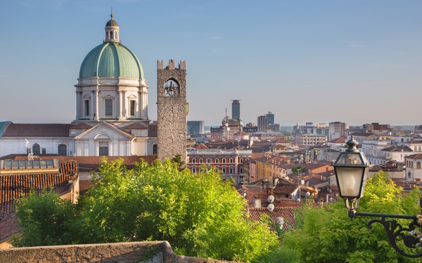 A dolo, a un'ora e tre quarti da Brescia, Dario Canil conduce seminari e corsi Reiki