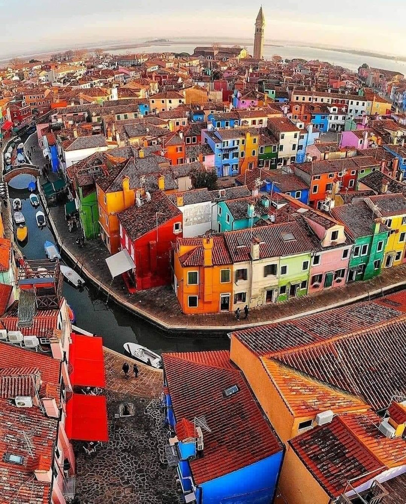 Burano e la laguna veneziana. Dario Canil e il Centro di Luce Mana presentano corsi e seminari Reiki vicino Venezia.