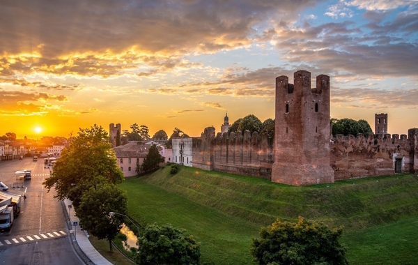 Dario Canil presenta corsi e seminari Reiki vicino a Castelfranco Veneto, in Veneto.