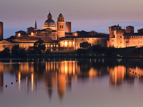 A dolo, a un'ora e mezza da Mantova, Dario Canil conduce seminari e corsi Reiki