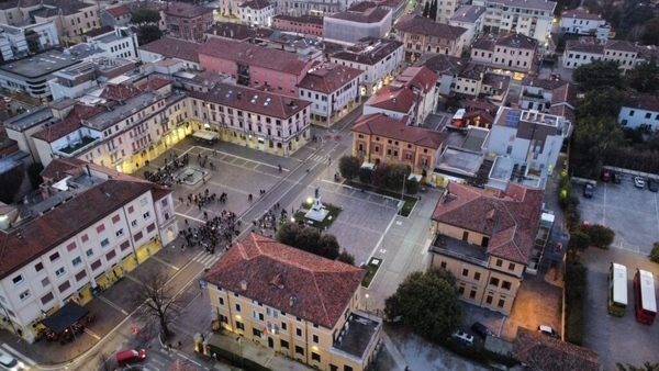 Dario Canil e il Centro Olistico Tolteca presentano corsi e seminari Reiki a Dolo (Venezia), vicino a Mogliano Veneto.