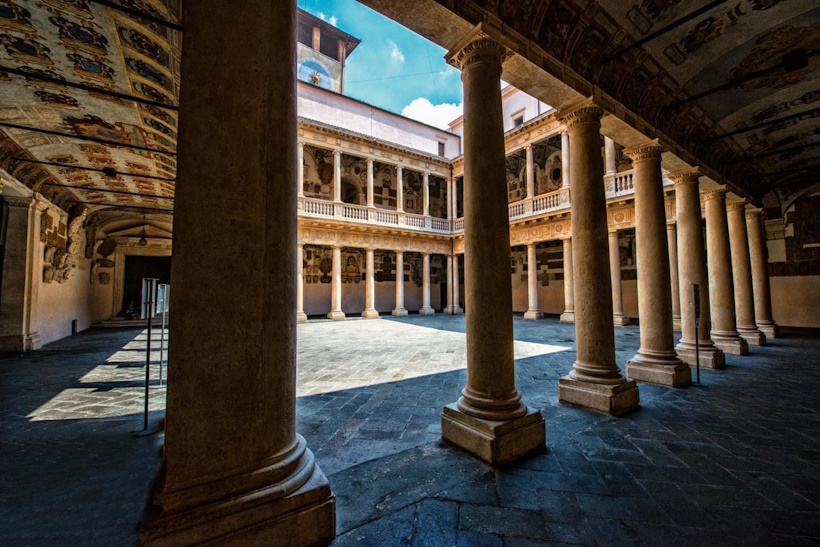 Luoghi memoriabili di Padova: Il Palazzo Bo. Dario Canil presenta corsi e seminari Reiki vicino a Padova, in Veneto, a Dolo (Venezia).