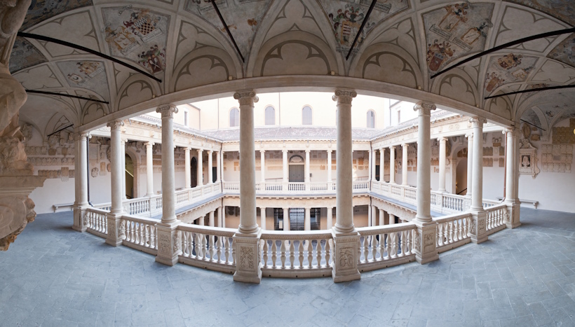 Padova, Palazzo Bo. Seminari e corsi Reiki vicino Padova a Dolo Venezia.