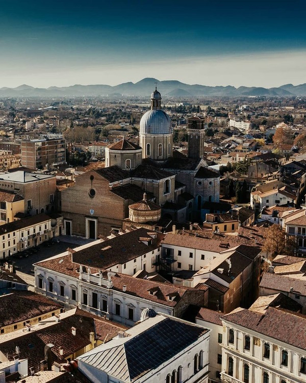 Dario Canil presenta corsi e seminari Reiki vicino a Padova, in Veneto, a Dolo (Venezia).