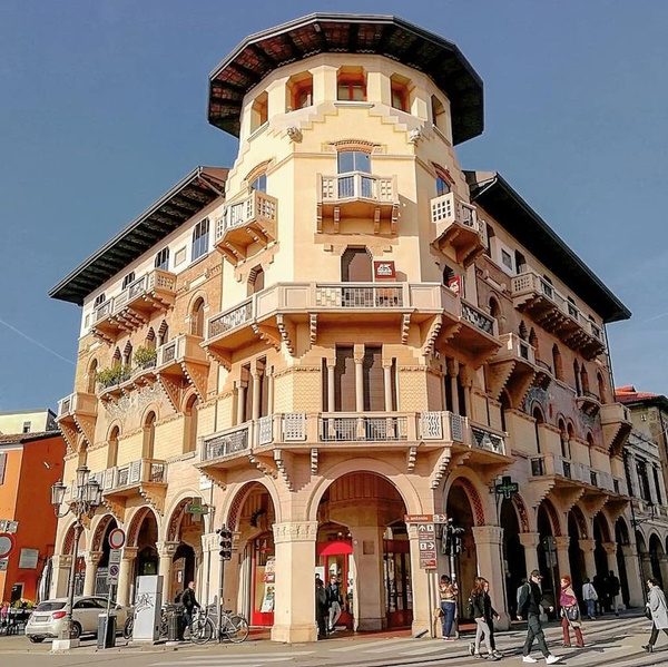 Prato della Valle di Padova. Dario Canil e il Centro Olistico Tolteca presentano corsi e seminari Reiki a Dolo (Venezia), vicino a Padova, in Veneto.