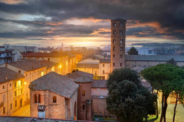 Dario Canil presenta corsi e seminari Reiki vicino a Ravenna, in Veneto.