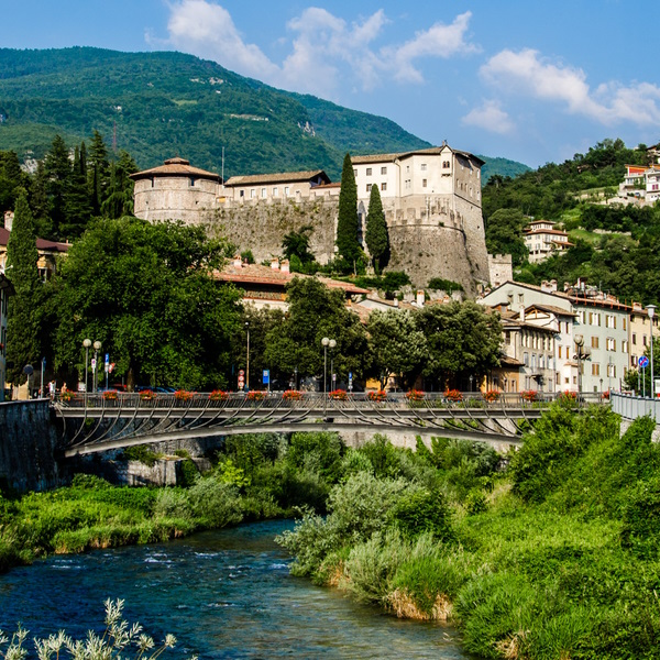 Il castello di Rovereto. A dolo, a due ore da Rovereto, Dario Canil conduce seminari e corsi Reiki