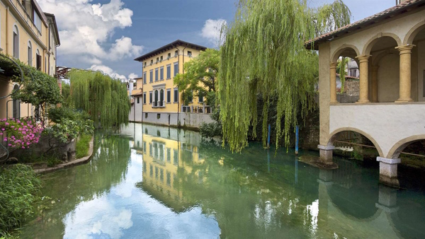 A dolo, a un'ora da Sacile, Dario Canil conduce seminari e corsi Reiki