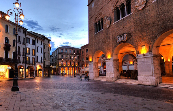 Dario Canil presenta corsi e seminari Reiki vicino a Treviso, in Veneto, a Dolo (Venezia).