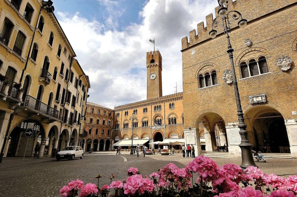 Treviso, il Centro Storico. A 45 minuti da Treviso corsi e seminari Reiki nel Centro Olistico Tolteca a Dolo (Venezia)