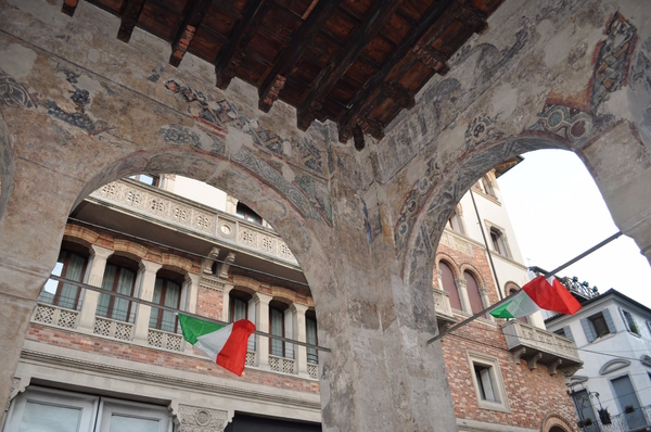 Loggia dei Cavalieri a Treviso. Dario Canil e il Centro Olistico Tolteca presentano corsi e seminari Reiki a Dolo (Venezia), vicino a Treviso, in Veneto.