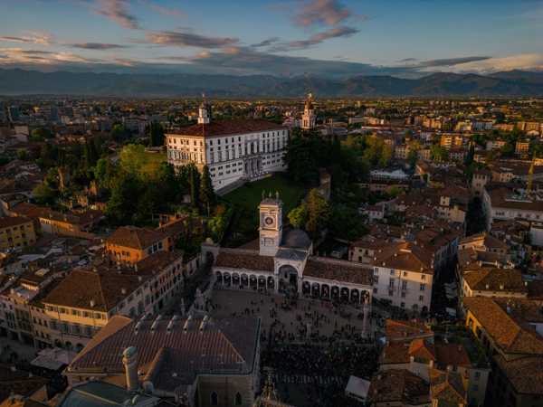 Dario Canil presenta corsi e seminari Reiki vicino a udine, in Veneto.