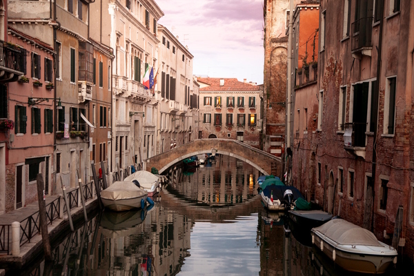 Venezia, Cannaregio. Dario Canil presenta i corsi e i seminari Reiki vicino a Venezia, in Veneto.