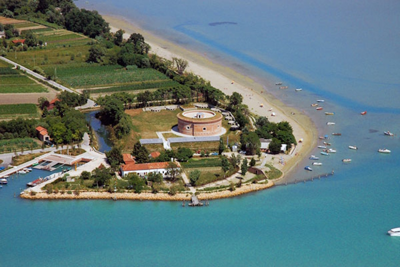 L'isola di Sant'Erasmo nella Laguna Veneziana. Seminari e corsi Reiki a Dolo condotti da Dario Canil dal 1997.
