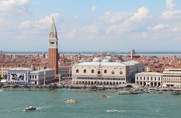 Venezia, San Marco. Dario Canil e il Centro Olistico Tolteca presentano corsi e seminari Reiki a Dolo (Venezia), vicino a Venezia, in Veneto.