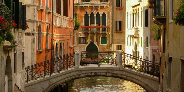 Venezia, San Polo. Dario Canil presenta corsi e seminari Reiki vicino a Venezia, in Veneto, a Dolo (Venezia).