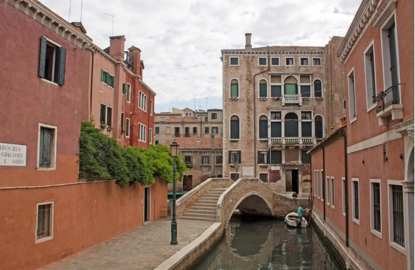 Venezia, San Polo. Dario Canil e il Centro Olistico Tolteca presentano corsi e seminari Reiki a Dolo (Venezia), vicino a Venezia, in Veneto.