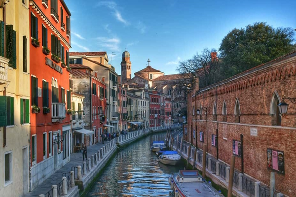 Venezia, Santa Croce. Dario Canil presenta corsi e seminari Reiki vicino a Venezia, in Veneto, a Dolo (Venezia).