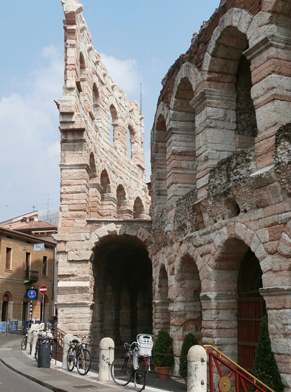 Dario Canil presenta i corsi e i seminari Reiki vicino a Verona, in Veneto.