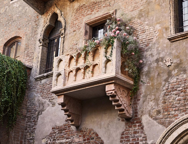 la casa di Giulietta a Verona. Dario Canil e il Centro Olistico Tolteca presentano corsi e seminari Reiki a Dolo (Venezia), vicino a Verona, in Veneto.