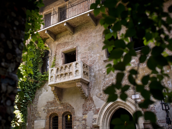 Dario Canil presenta i corsi e i seminari Reiki vicino a Verona, in Veneto.