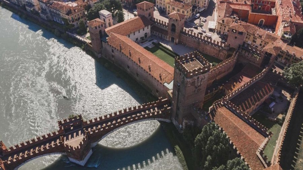 il Museo di Castelvecchio di Verona. Dario Canil e il Centro Olistico Tolteca presentano corsi e seminari Reiki a Dolo (Venezia), vicino a Verona, in Veneto.