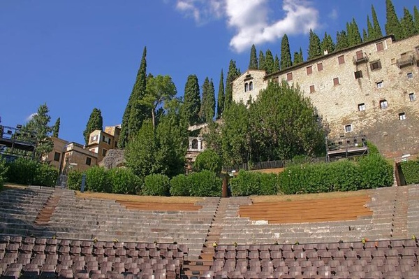 Dario Canil presenta i corsi e i seminari Reiki vicino a Verona, in Veneto.