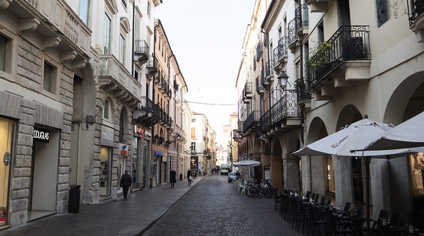 Vicenza, Corso Palladio. Dario Canil presenta corsi e seminari Reiki vicino a Vicenza, in Veneto, a Dolo (Venezia).