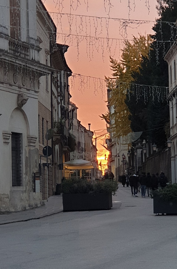 Vicenza, Corso Palladio. A venti minuti da Vicenza corsi e seminari Reiki nel Centro Olistico Tolteca a Dolo (Venezia)