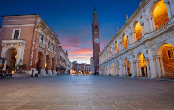 Vicenza, la Piazza dei Signori. Dario Canil presenta corsi e seminari Reiki vicino a Vicenza, in Veneto, a Dolo (Venezia).