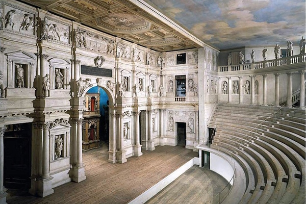 Vicenza, il Teatro Olimpico. Dario Canil e il Centro Olistico Tolteca presentano corsi e seminari Reiki a Dolo (Venezia), vicino a Vicenza, in Veneto.