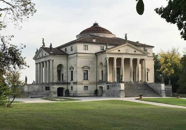 Villa la Rotonda a Vicenza. Dario Canil e il Centro Olistico Tolteca presentano corsi e seminari Reiki a Dolo (Venezia), vicino a Vicenza, in Veneto.