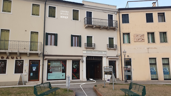 Nel centro di Luce Fabiano a Dolo, Venezia, Dario Canil conduce seminari di Reiki e di Sciamamismo.