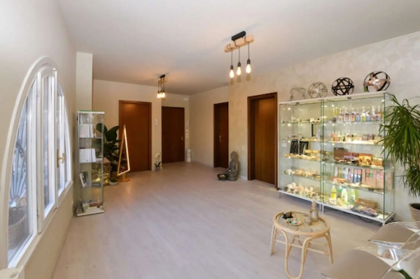 Nel centro di Luce Fabiano a Dolo, Venezia, Dario Canil conduce seminari di Reiki e di Sciamamismo.