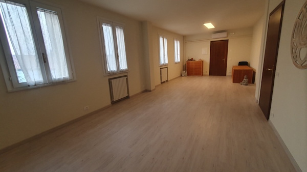 Nel centro di Luce Fabiano a Dolo, Venezia, Dario Canil conduce seminari di Reiki e di Sciamamismo.