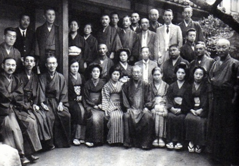Hawajo Takata in una dimostrazione Reiki alle Hawaii nel 1939 con Hayashi. La vera storia del Reiki. Dario Canil conduce seminari e corsi di Sciamanismo e di Reiki vicino a Padova, Treviso, Venezia, Vicenza, Rovigo, Bassano del Grappa, Verona e Belluno. Reiki Master Dario Canil.